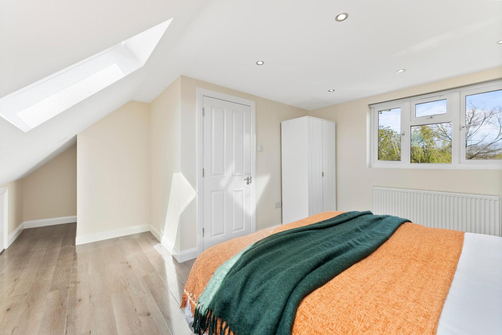 Stylish Wembley Gem - Parking -Sleeps 14 Лондон Екстериор снимка