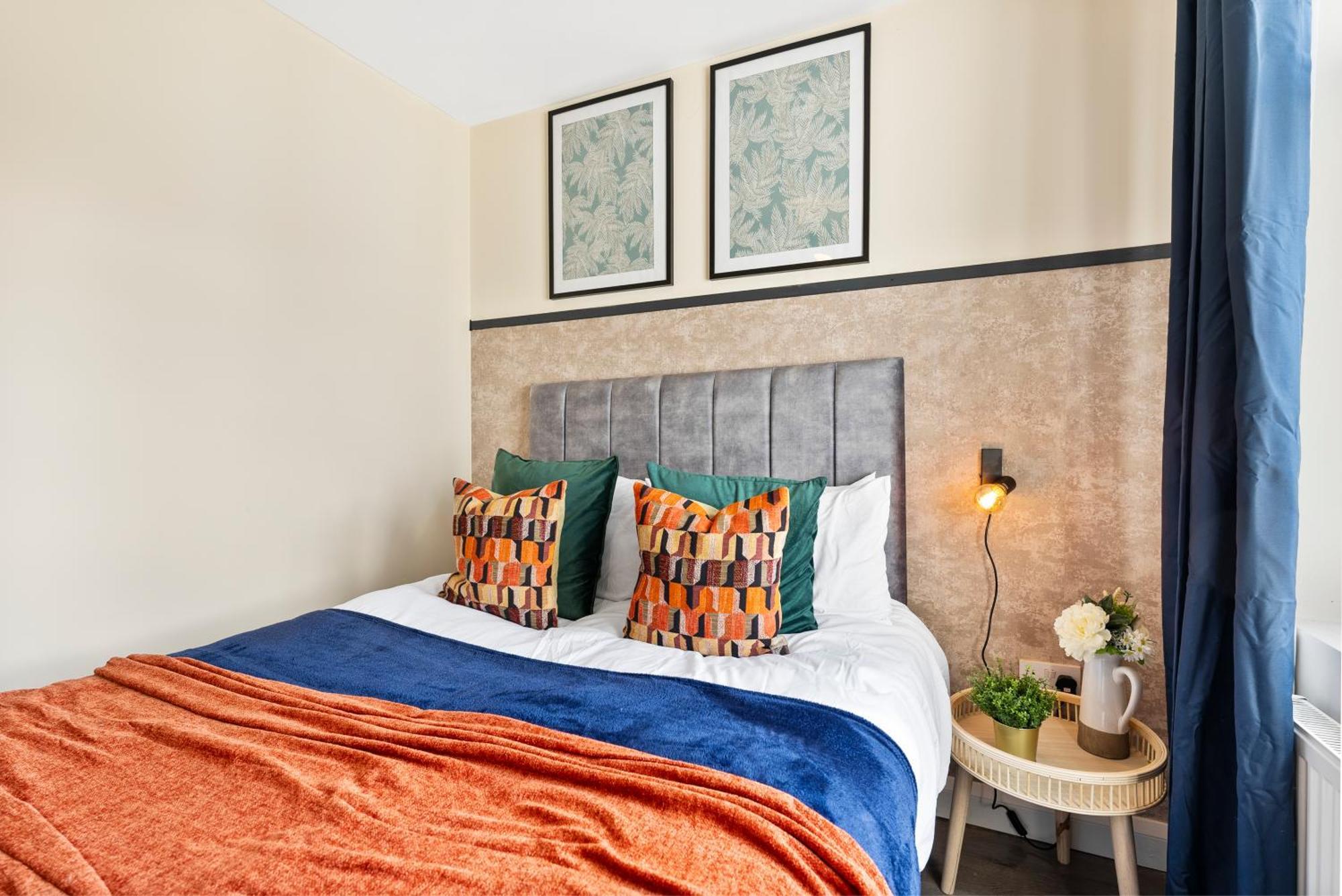 Stylish Wembley Gem - Parking -Sleeps 14 Лондон Екстериор снимка