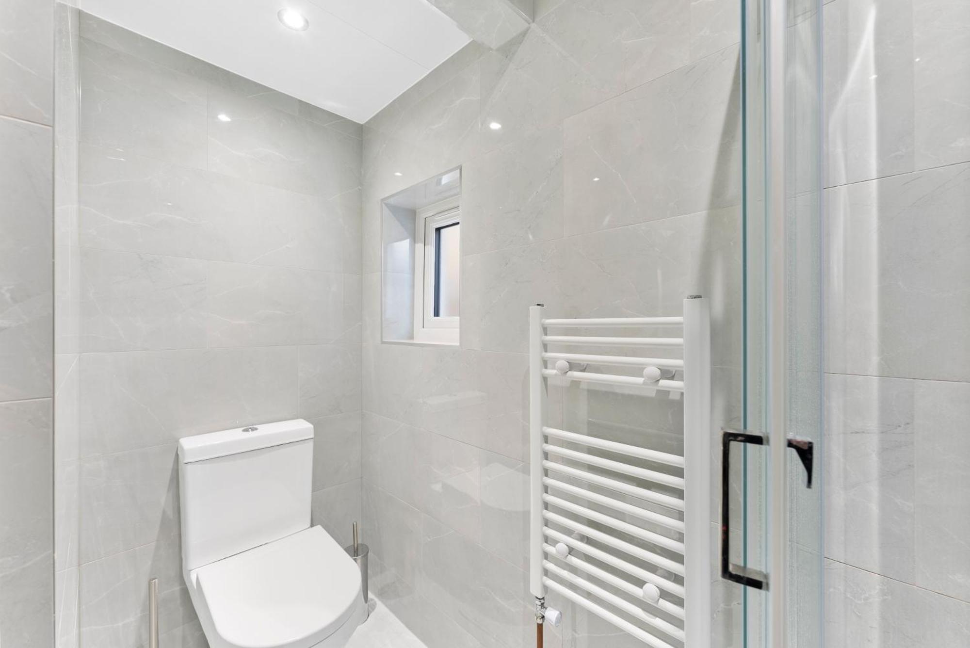 Stylish Wembley Gem - Parking -Sleeps 14 Лондон Екстериор снимка