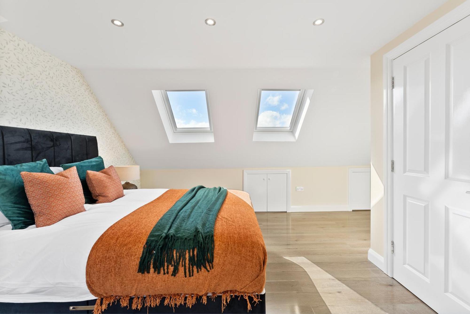 Stylish Wembley Gem - Parking -Sleeps 14 Лондон Екстериор снимка