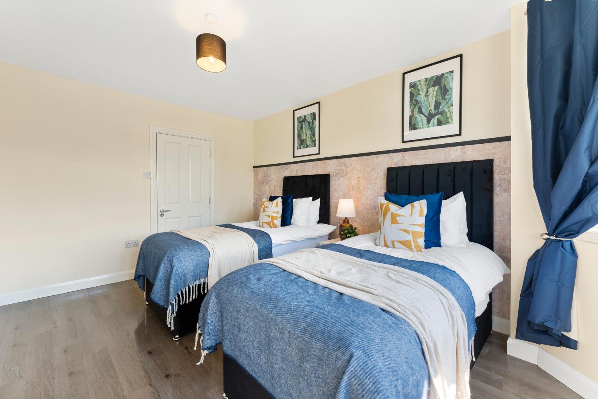 Stylish Wembley Gem - Parking -Sleeps 14 Лондон Екстериор снимка