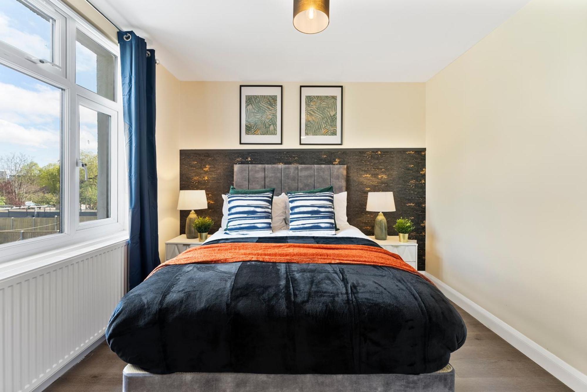 Stylish Wembley Gem - Parking -Sleeps 14 Лондон Екстериор снимка