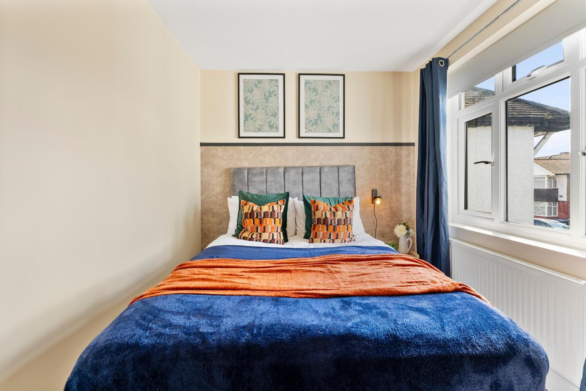 Stylish Wembley Gem - Parking -Sleeps 14 Лондон Екстериор снимка