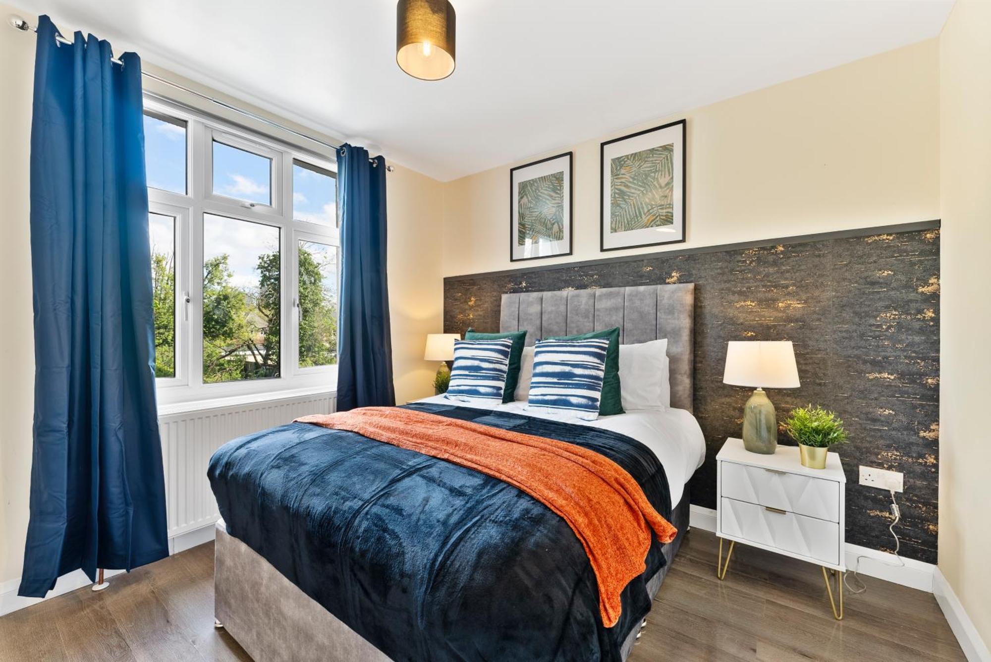 Stylish Wembley Gem - Parking -Sleeps 14 Лондон Екстериор снимка