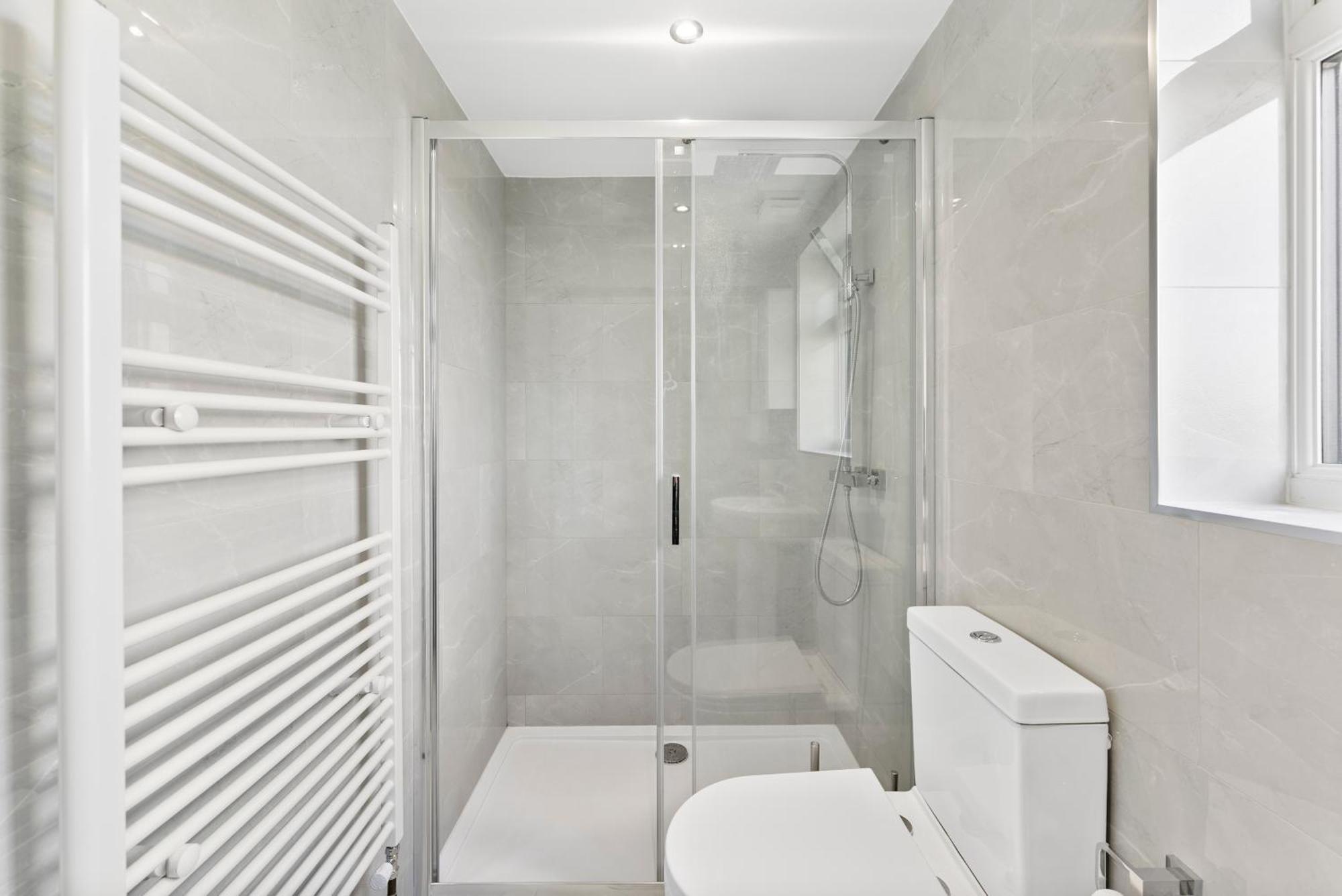 Stylish Wembley Gem - Parking -Sleeps 14 Лондон Екстериор снимка