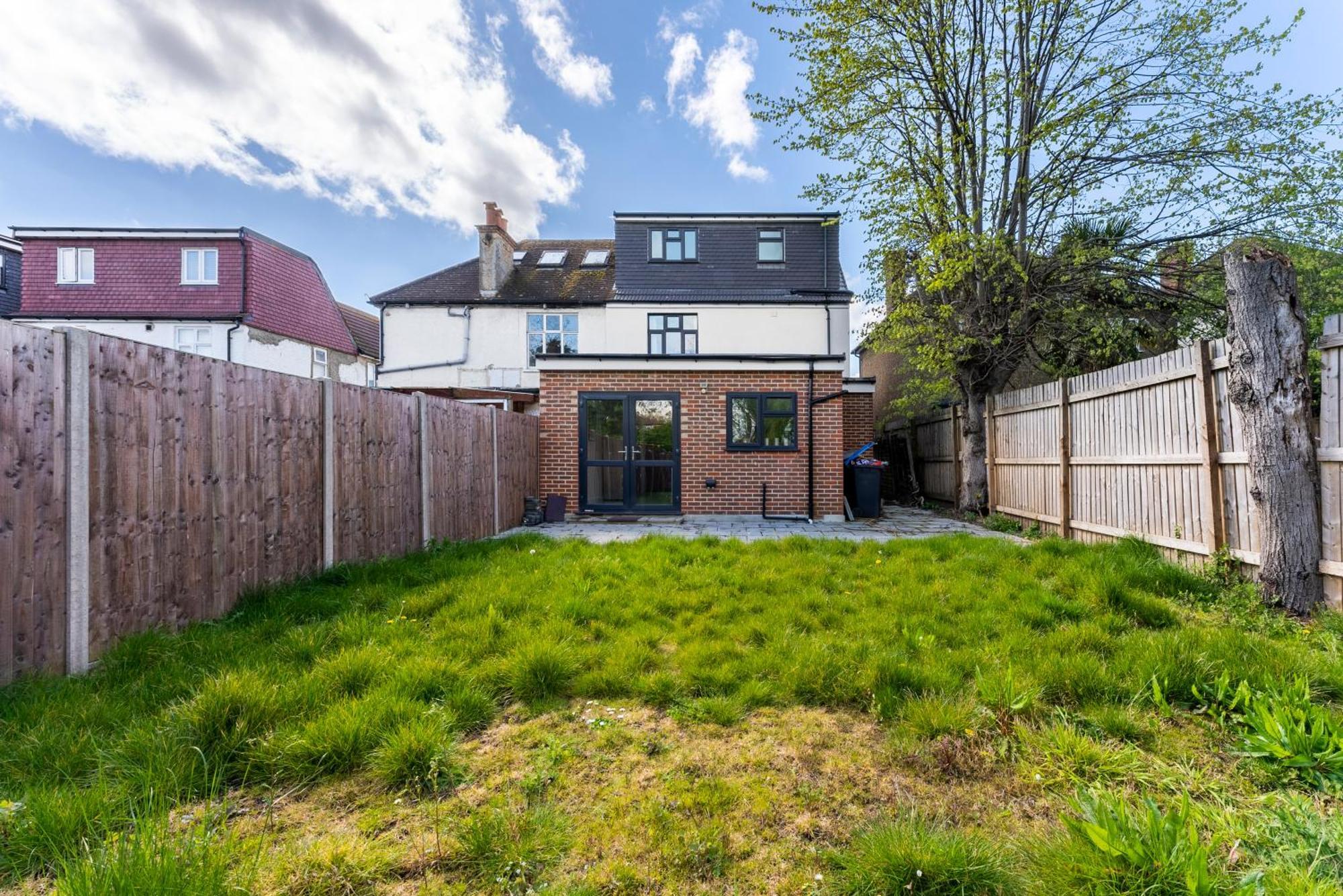 Stylish Wembley Gem - Parking -Sleeps 14 Лондон Екстериор снимка